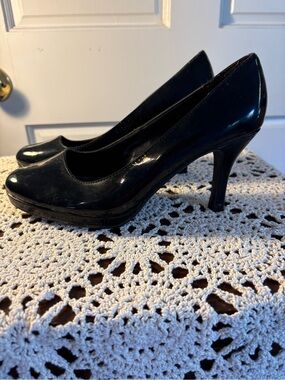 Vintage black heel